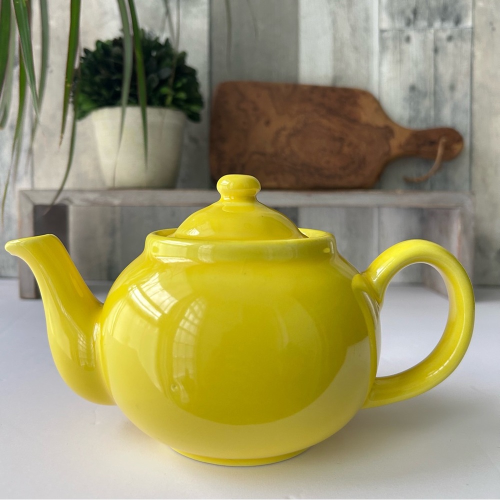 🌴Sunny Yellow Ceramic Teapot for Coffee & Tea (2 Cup)